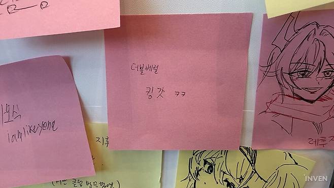 ▲ 포스트잇으로 붙여진 팬들의 다양한 메시지