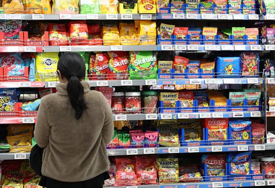 서울 도심의 한 마트 식품 코너. 뉴스1