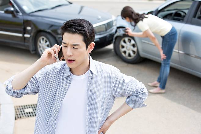 지난해 자동차보험 사기 적발액은 5704억원으로 전체 보험사기의 절반을 차지했다. 하지만 보험사기 피해자들은 사고 후 수년간 할증된 보험료를 부담하지만 본인이 피해자인 줄 모르는 경우가 적지 않다. [게티이미지뱅크 제공]