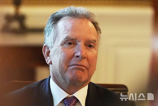 [워싱턴=AP/뉴시스] 스티브 위트코프 미국 중동 특사가 지난해 7월 7일(현지 시간) 워싱턴 백악관에서 도널드 트럼프 미국 대통령과 베냐민 네타냐후 이스라엘 총리의 만찬에 참석해 있다. 2026.02.01.