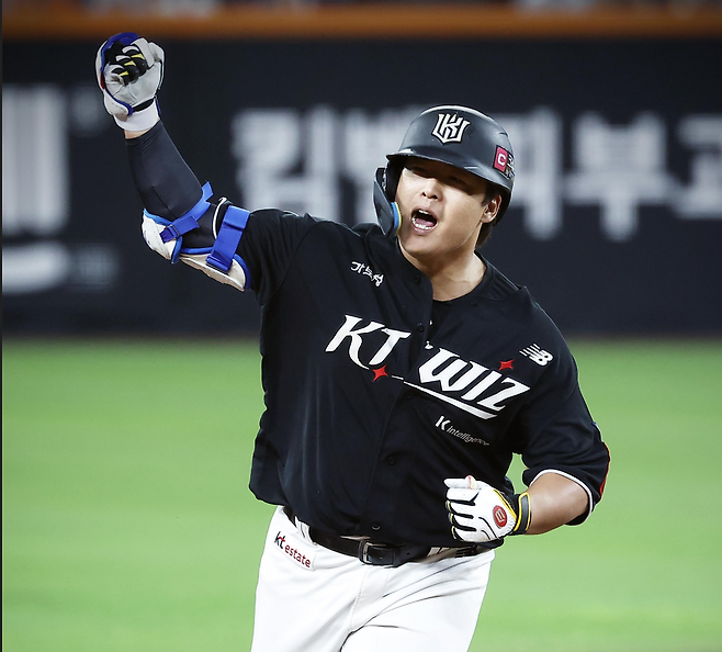 한화 강백호가 KT 소속이던 지난해 8월7일 대전 한화전에서 역전 투런홈런을 때리고 베이스를 돌고 있다. KT 위즈 제공