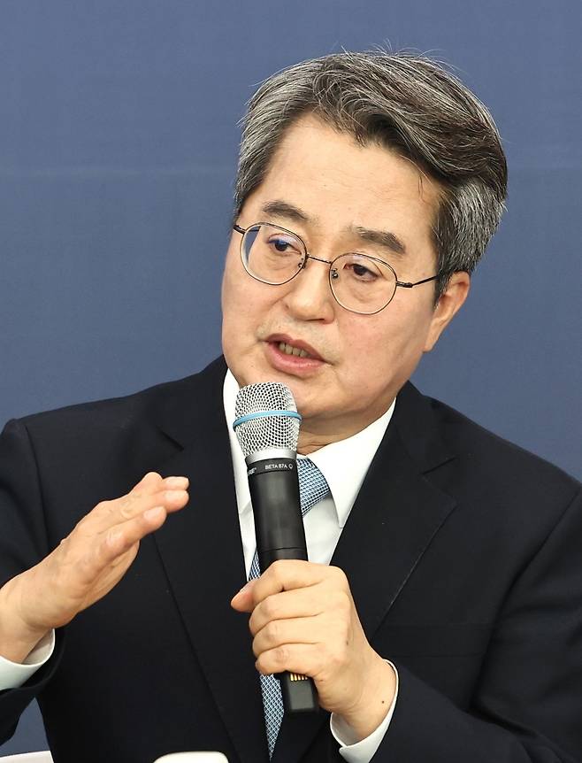 ▲ 김동연 경기도지사가 2일 오전 수원시 영통구 경기도청에서 열린 '2026 경기도 신년 기자간담회'에서 발언하고 있다. /김철빈 기자 narodo@incheonilbo.com