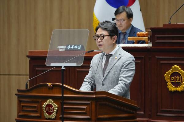 박수기 광주광역시의원이 "광주·전남 통합특별시의 교통 플랫폼 구축, 광산구 금호타이어 부지의 '트리플 교통 허브 조성'"을 주제로 5분 자유발언을 하고 있다. 광주광역시의회 제공