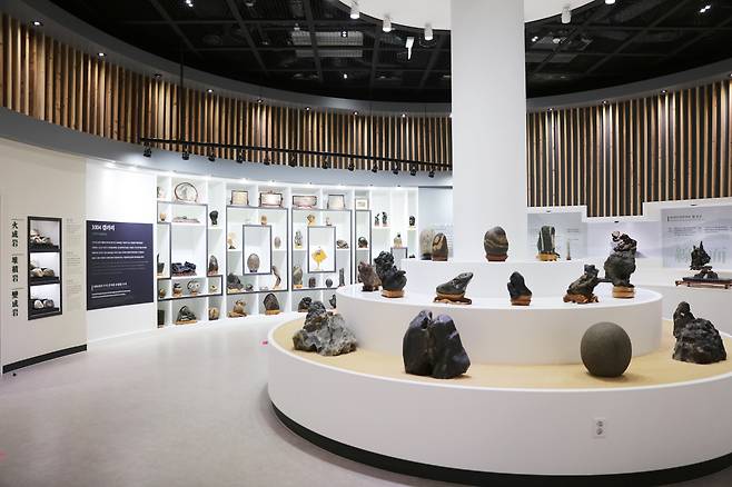 자은도에 있는 섬뮤지엄파크 수석전시관_최병일 기자
