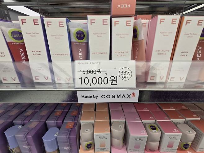 오프뷰티 성수메가팩토리점 진열 상품에 제조사 로고가 붙어 있다./사진=오진주 기자