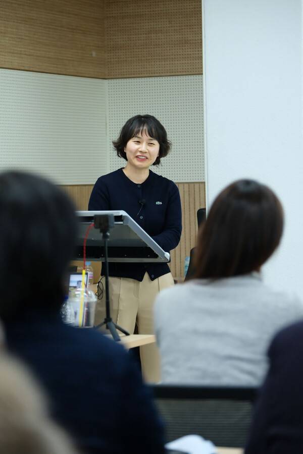 '일본의 공생모델 그룬트비를 견학하며'를 발표하는 이혜주 우리동네노인주간보호센터 센터장 / 디멘시아뉴스