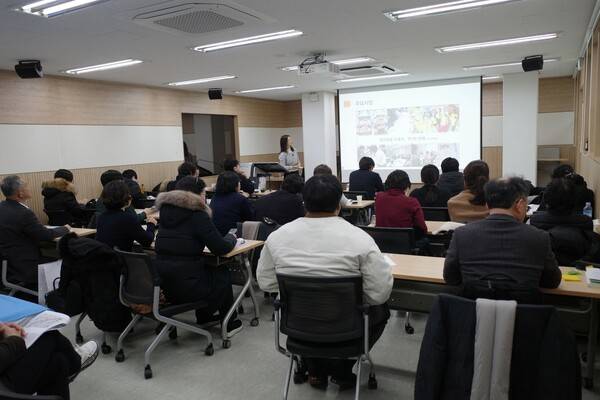 '요코하마시의 시민협동 활동'을 발표하는 신수경 가톨릭대 사회복지대학원 강사 / 디멘시아뉴스
