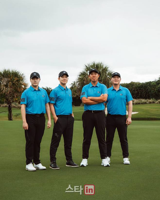 김민규(왼쪽부터), 송영한, 안병훈, 대니리가 지난 1월 미국 플로리다주 올랜도의 한 골프장에서 훈련에 앞서 선전을 다짐하며 기념촬영하고 있다. (사진=LIV골프 코리안GC)