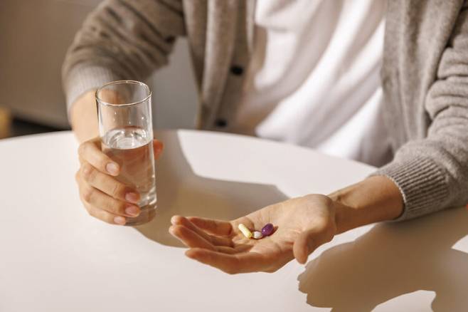 항생제와 유산균을 함께 먹는 것을 피하자. 사진=클립아트코리아