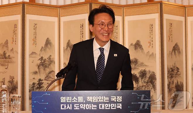 김민석 국무총리가 2일 서울 종로구 총리공관에서 열린 출입기자 간담회에 착석하고 있다. (공동취재) 2026.2.2/뉴스1 ⓒ News1 이광호 기자