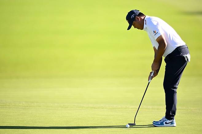 김시우가 미국 캘리포니아주 샌디에이고 토리 파인스 골프코스 사우스코스에서 열린 PGA 투어 파머스 인슈어런스오픈 최종 라운드에 임하고 있다. 사진 | AFP=연합뉴스