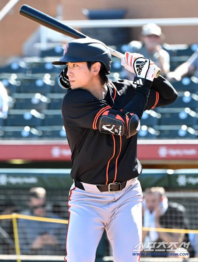 20일(한국시간) 미국 애리조나 주 스코츠데일 스타디움에서 열린 샌프란시스코 자이언츠의 스프링캠프 현장, 라이브 배팅에 나선 이정후가 타격을 준비하고 있다. 스코츠데일(미국 애리조나 주)=허상욱 기자wook@sportschosun.com/2024.02.20/