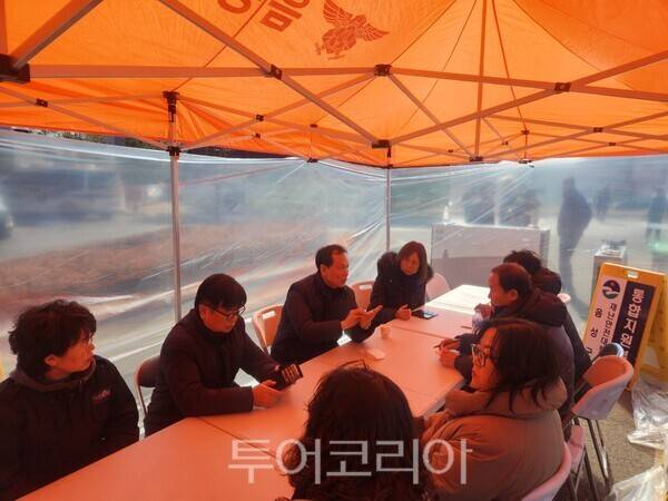 음성군은 맹동면 공장 화재 현장의 실종자 수색 지원 및 사고 수습에 모든 행정력을 집중하기로 했다. /사진-음성군