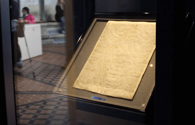 영국 솔즈베리 대성당에서 보관 중인 마그나카르타. 공식 홈페이지