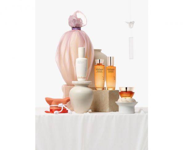 설화수 2026 설 선물 세트 연출 이미지. 아모레퍼시픽