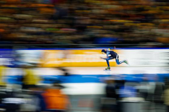 미국 스피드스케이팅 간판 조던 스톨츠는 폭발적인 스프린트와 지구력, 영리한 레이스 운영 능력까지 두루 갖춰 밀라노·코르티나담페초 동계올림픽에서 최대 5관왕에 도전한다. 지난해 12월 월드컵 500m 결선에서 질주하는 모습. EPA=연합뉴스