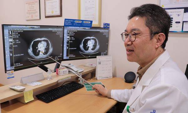 이 검사 결과를 설명하고 있다.  좋은강안병원 제공