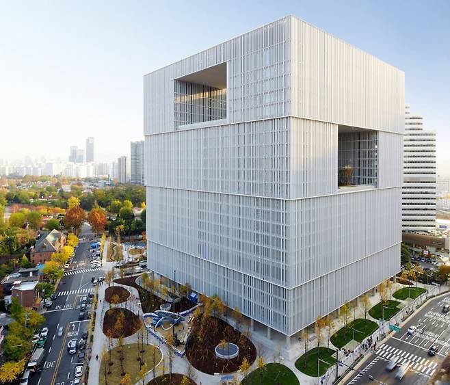 아모레퍼시픽이 지난해 2022년 이후 3년 만에 연매출 4조원대를 기록했을 것으로 보인다. 사진은 아모레퍼시픽 본사 사옥./사진=아모레퍼시픽