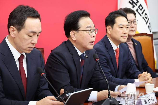 [서울=뉴시스] 김금보 기자 = 송언석 국민의힘 원내대표가 지난달 15일 오전 서울 여의도 국회에서 열린 최고위원회의에서 발언을 하고 있다. 2026.01.15. kgb@newsis.com