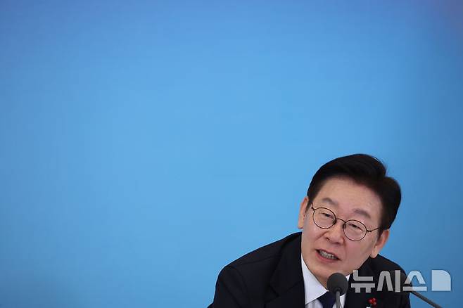 [서울=뉴시스] 고범준 기자 = 이재명 대통령이 지난달 30일 청와대에서 열린 국가창업시대 전략회의 'K-스타트업이 미래를 만든다'에서 발언하고 있다. (청와대통신사진기자단) 2026.01.30. bjko@newsis.com