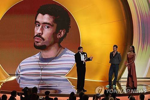 그래미 올해의 앨범 수상한 배드 버니 [로이터=연합뉴스. 재판매 및 DB 금지]