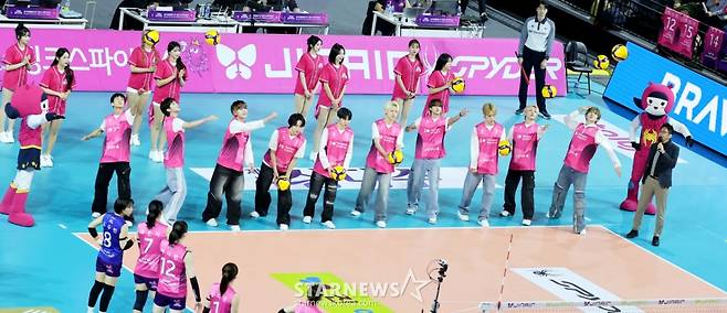 [한번에쓱] 레베카 25득점, 최은지 12득점 흥국생명, '압도적인 조이-시마무라 54득점'을 눌렀다!