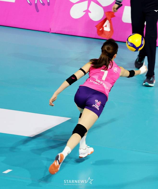 [한번에쓱] 레베카 25득점, 최은지 12득점 흥국생명, '압도적인 조이-시마무라 54득점'을 눌렀다!