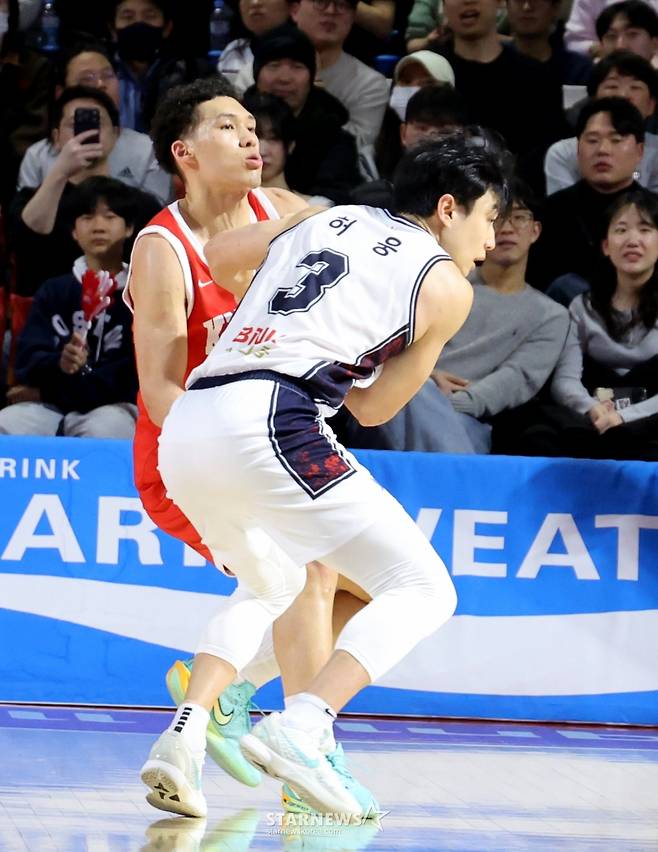 [카메라톡스]끈끈하게 물고늘어지고 싶었던 다니엘 '허웅의 미친 3점슛에 속수무책'  결국 5반칙으로 퇴장