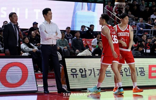 [카메라톡스]끈끈하게 물고늘어지고 싶었던 다니엘 '허웅의 미친 3점슛에 속수무책'  결국 5반칙으로 퇴장