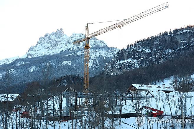 1월 31일 코르티나담페초의 케이블카 공사 모습 [로이터=연합뉴스]