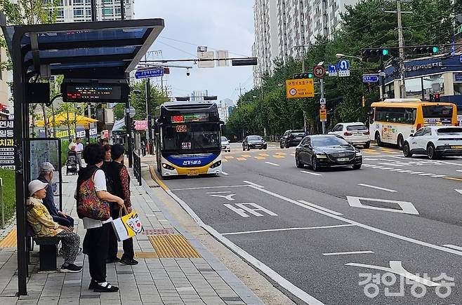 시내버스 정류장. 아래 기사와 직접적인 관련 없는 자료사진. [사진=곽경호 기자]