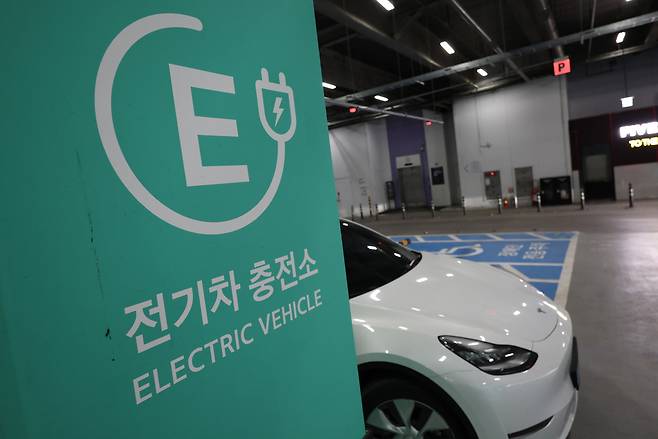 한 주차장의 전기차 충전구역. 2026.1.28 사진=연합뉴스.