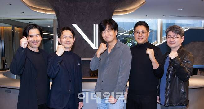 (왼쪽부터) 아카하네 토모후미 더세븐 CVO, 세토구치 카츠아키 더세븐 CEO, 정성진 M83 CEO, 윤라울 M83 CSO, 노극태 모터헤드 CEO (사진=M83)