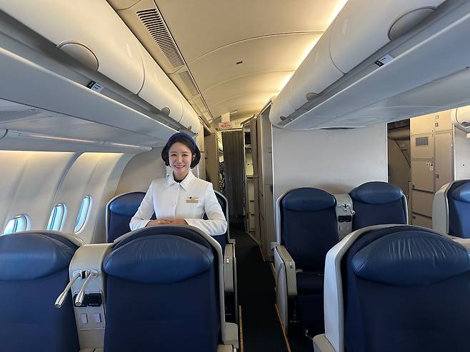 9년차 승무원인 마수지씨는 "합리적인 가격으로 편안함과 여유를 누리고 싶어 하는 고객층이 자연스럽게 형성되고 있는 것 같다"며 "부모님과 함께 여행을 떠나던 한 가족 고객들이 기억에 남는다"고 말했다.