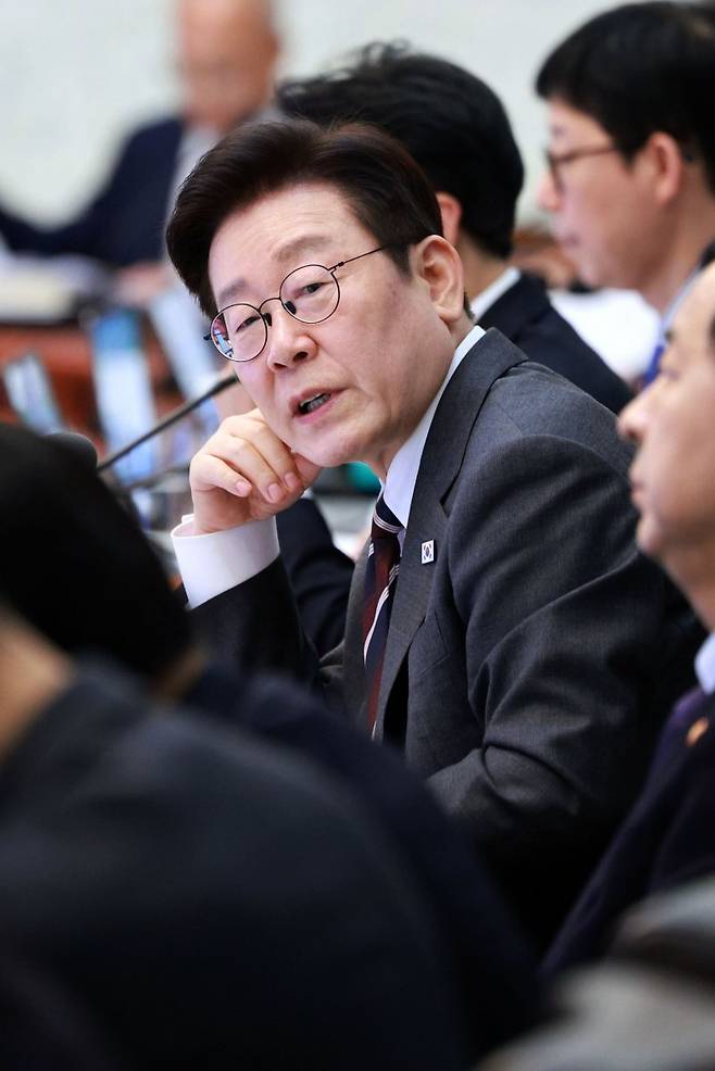 이재명 대통령이 3일 청와대에서 열린 국무회의에서 발언하고 있다. 연합뉴스