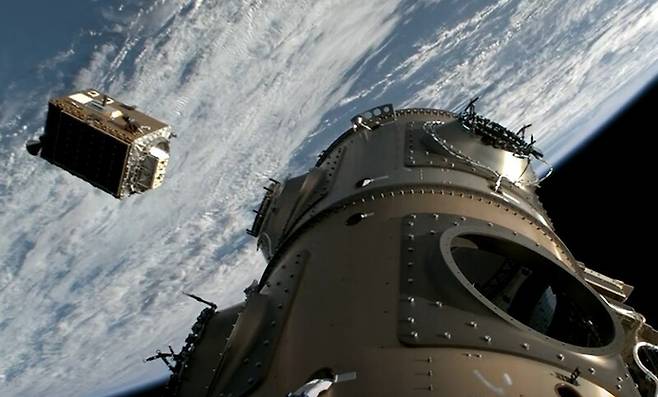 2025년 11월2일 발사된 스타클라우드의 시험위성이 저궤도에 배치되고 있다.