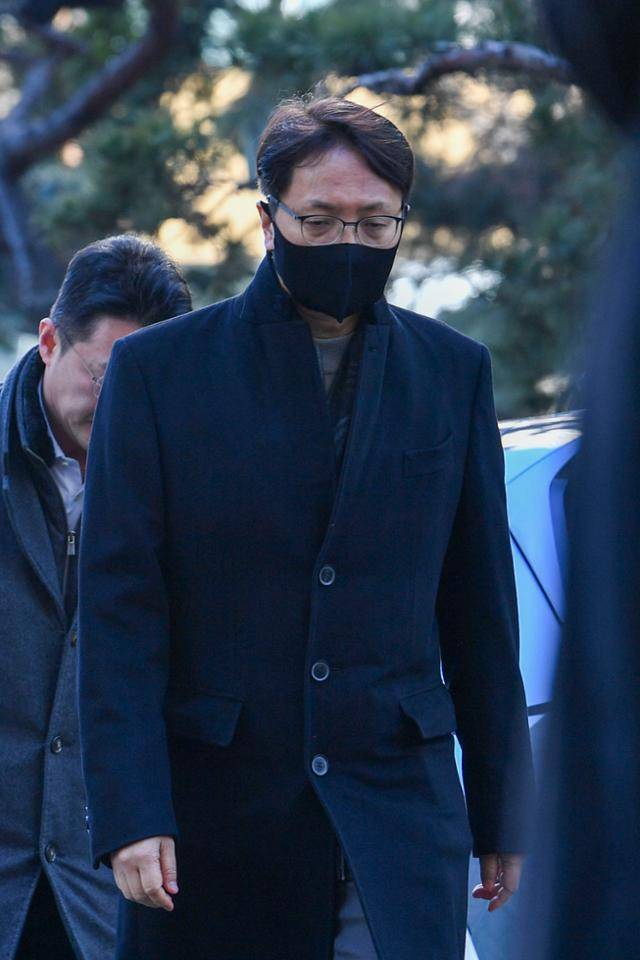 박대준 전 쿠팡 대표가 지난해 말 국회의 '쿠팡 사태 연석 청문회'에서 위증한 혐의에 대한 조사를 받기 위해 3일 서울 마포구 소재 서울경찰청 광역수사단 공공범죄수사대로 출석하고 있다. 윤기훈 인턴기자