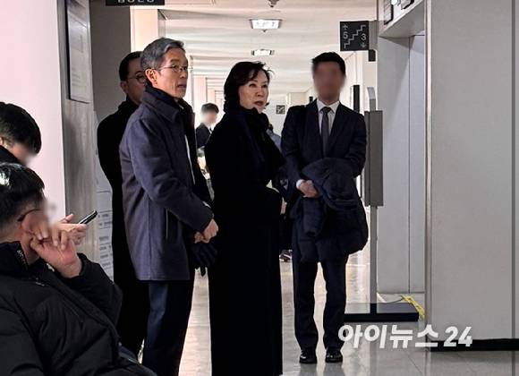 (우측부터) 이운경 전 남양유업 고문, 홍진석 전 상무, 홍범석 전 상무보. [사진=아이뉴스24]