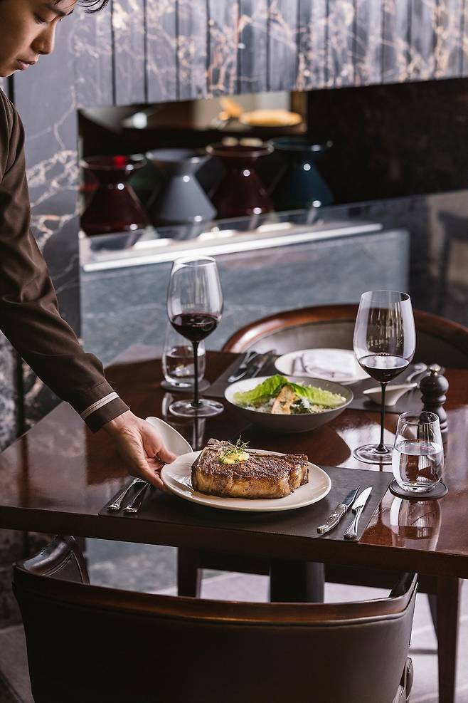 세계 3대 스테이크하우스로 손꼽히는 BLT스테이크의 명성 그대로(사진=JW Marriott Dongdaemun Suqare Seoul)