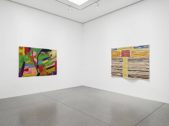 에텔 아드난의 태피스트리 작업. © ADAGP, Paris and DACS, London 2025, © the artist. Photo © White Cube (Jeon Byung
Cheol).