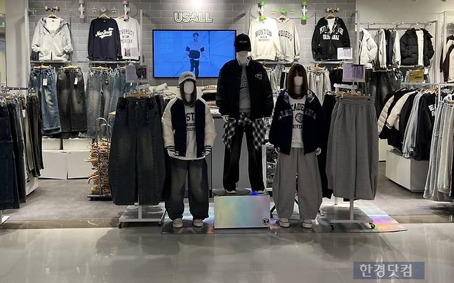 한 아동복 매장에 오버핏 의류가 전시되어 있다. 사진=오세성 한경닷컴 기자