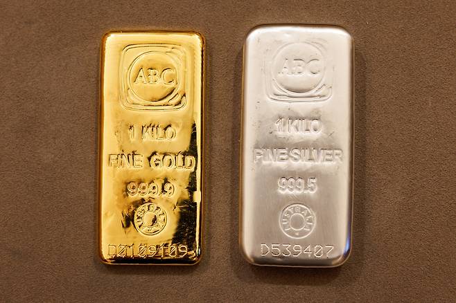 Gold and silver bars are pictured in this undated photo [BLOOMBERG/YONHAP]
