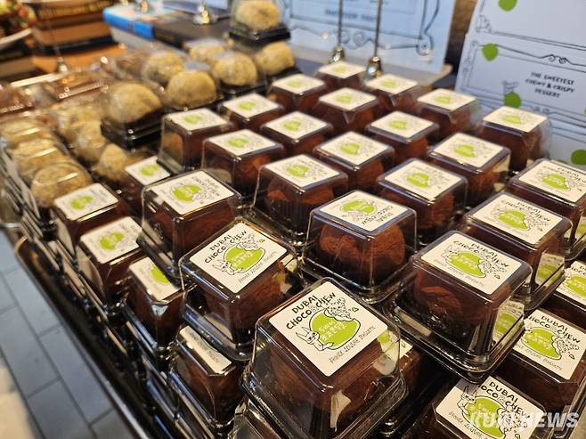 서울의 한 베이커리에서 두바이 쫀득 쿠키가 판매되고 있다. 심하연 기자