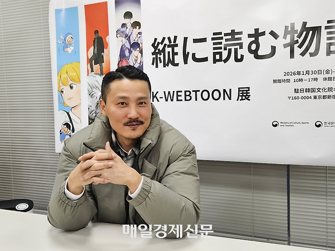 지난달 30일 도쿄 신주쿠 한국문화원에서 인터뷰에 응하고 있는 최규석 웹툰 작가 [도쿄 이승훈 특파원]