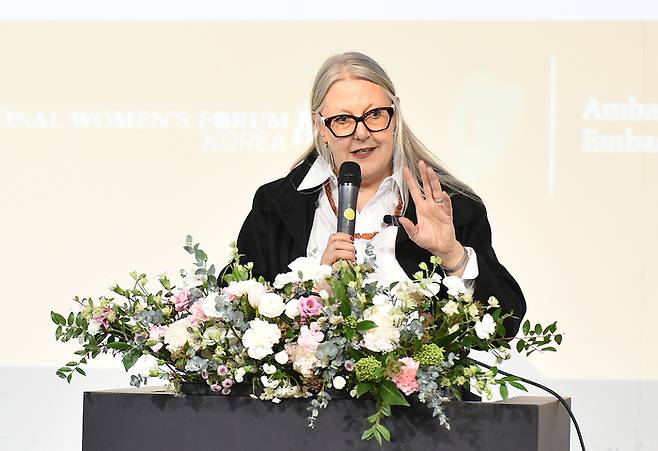 미셸 윈스럽 주한 아일랜드 대사가 3일 열린 ‘2026 Global Women Summit(글로벌 우먼 서밋)’에서 환영사를 하고 있다.  [IWF]