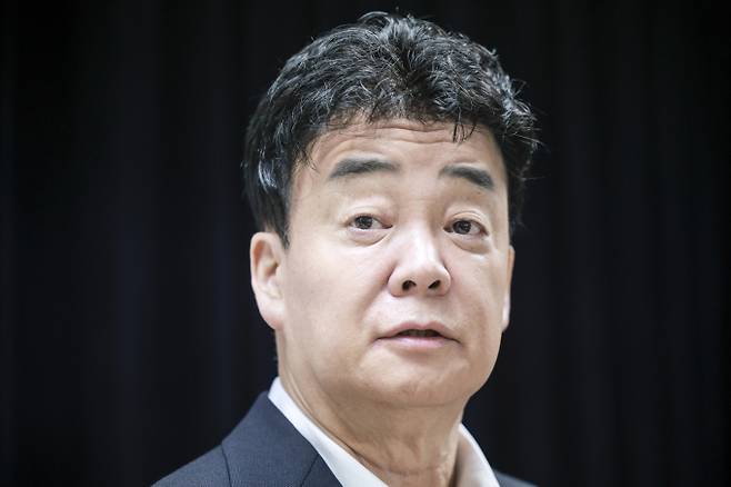더본코리아가 회사와 백종원 대표를 향한 악의적 비방이 지속되자 법적 대응을 예고했다. 사진은 지난해 3월 서울 서초구의 한 회의공간에서 열린 더본코리아 주주총회에 참석한 백종원 더본코리아 대표. /사진=뉴시스