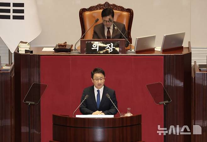 [서울=뉴시스] 조성봉 기자 = 한병도 더불어민주당 원내대표가 3일 오전 서울 여의도 국회에서 열린 제432회국회(임시회) 제2차 본회의에서 교섭단체 대표연설을 하고 있다. 2026.02.03. suncho21@newsis.com