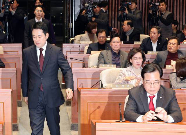 ▲국민의힘 장동혁 대표가 지난 2일 국회 예결위 회의장에서 열린 의원총회에 입장하고 있다. ⓒ연합뉴스
