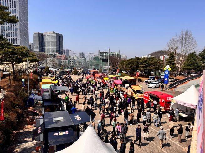 지난해 푸드트럭 운영 현장 모습 ⓒ부천시 제공