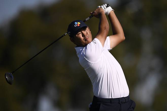 김시우가 2일 열린 PGA 투어 파머스 인슈어런스 오픈 최종 라운드 도중 2번 홀에서 티샷을 하고 있다.  게티이미지코리아